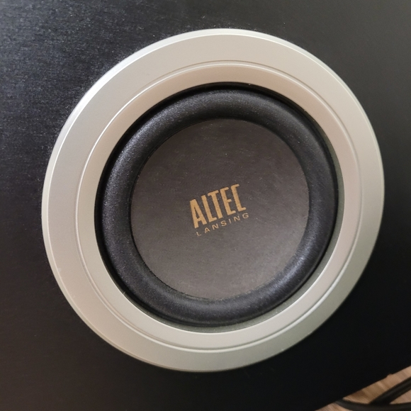Altec Lansing VS2621 Subwoofer System Tested - Picture 5 of 6